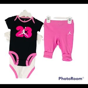 **ADORABLE EUC 3PC JORDAN SET 6-9MON***